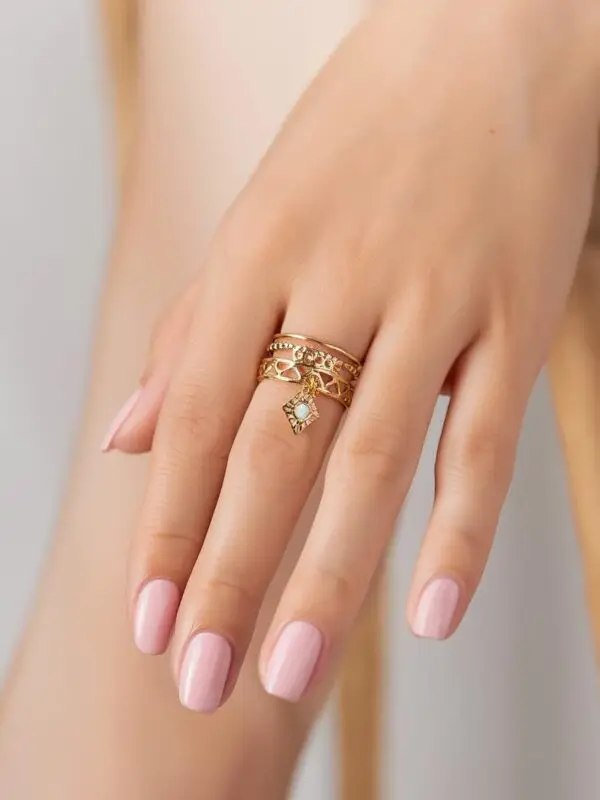 Bague Irina blanche portée